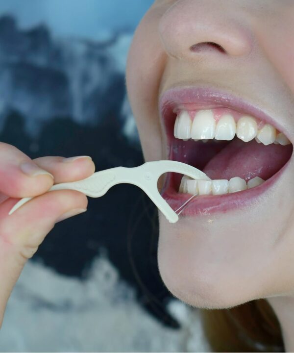 61-GA7uyAwL._AC_SL1500_.jpg Double Floss Picks Biodegradable (200pcs) - Plant Based Natural Dental Floss Sticks- Flossers for Adults & Kids - Nontoxic Vegan Tooth Pick Flossers - Mint