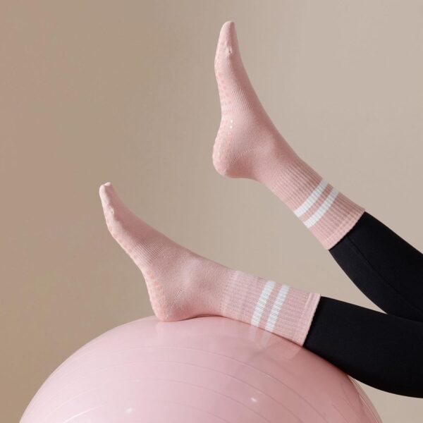 3 Pairs Pilates Grip Socks, Yoga Socks with Grips for Women, Non-Slip Socks for Workout