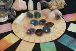 YATOJUZI 4PCS Thumb Worry Stone Sets Oval 7 Chakra Amethyst Rose Quartz Tiger’s Eye Hand Carved Natural Crystals Stones Palm Pocket Reiki Energy Gemstones for Meditation Anxiety Stress Relief Therapy