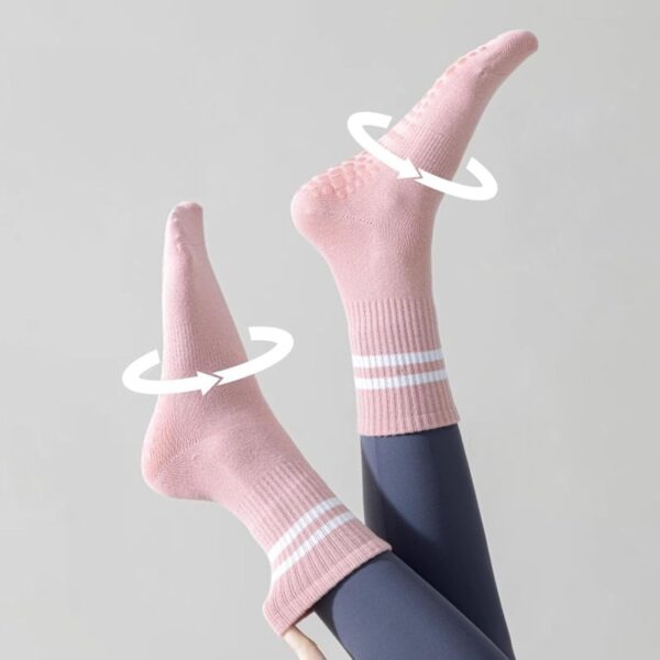 3 Pairs Pilates Grip Socks, Yoga Socks with Grips for Women, Non-Slip Socks for Workout
