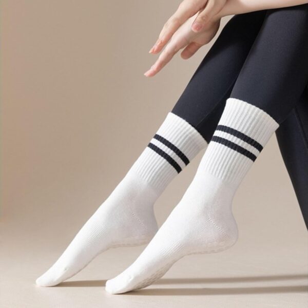 3 Pairs Pilates Grip Socks, Yoga Socks with Grips for Women, Non-Slip Socks for Workout