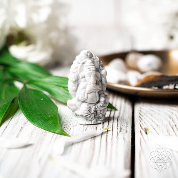 Conscious Items - God of Luck Howlite Crystal Ganesh Statue - Hindu Ganesha Idol Statue - Small Ganesh for Car Dashboard - Decor Yoga Meditation Room - Altar Kit Decor - Spititual Women Gift