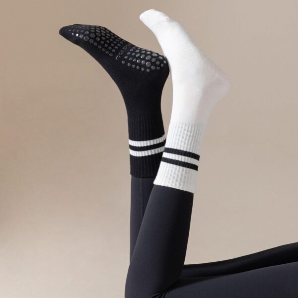 3 Pairs Pilates Grip Socks, Yoga Socks with Grips for Women, Non-Slip Socks for Workout