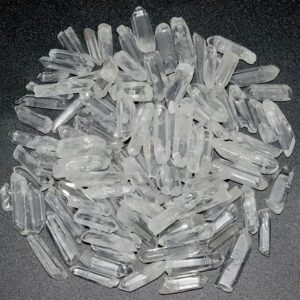 YATOJUZI 1LB Clear Quartz Crystal Points Bulk Natural Irregular Polished Stones Wands Gemstones Wholesale Reiki Energy Balancing Chakra Crystals Stone for DIY Handmade Meditation Divination 0.4"-1.2"
