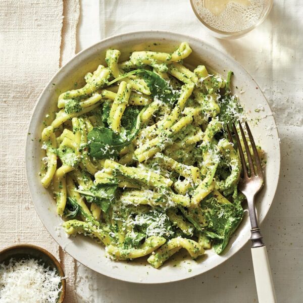 Good Housekeeping Quick and Easy 28-Day Mediterranean Diet; Delicious 30-minute recipes and a 28-day meal plan to help you lose weight, ward off diabetes, fight inflammation and boost your health.