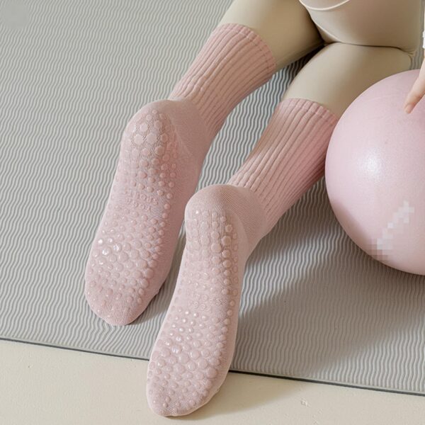 Non-Slip Pilates Yoga Socks with Grips for Womens -Ballet Barre Workout Anti Skid Athletic Crew Sock 4 Pack