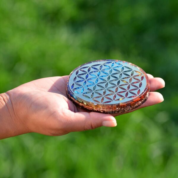 Orgonite Crystal Water Charging Plate –Chakra Balancing Coaster and Positive Energy Generator Flower of Life and with 7 Healing Crystals for Spiritual Balance, Meditation, Reiki Gifts(4 Inch Diameter)