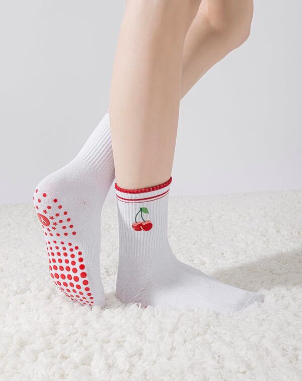 Yawlsow Pilates Grip Socks for Women Yoga Grippy Socks Cute Barre Non Skid Athletic Crew Sticky Socks Workout Hospital