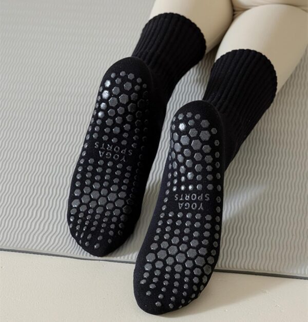 Non-Slip Pilates Yoga Socks with Grips for Womens -Ballet Barre Workout Anti Skid Athletic Crew Sock 4 Pack