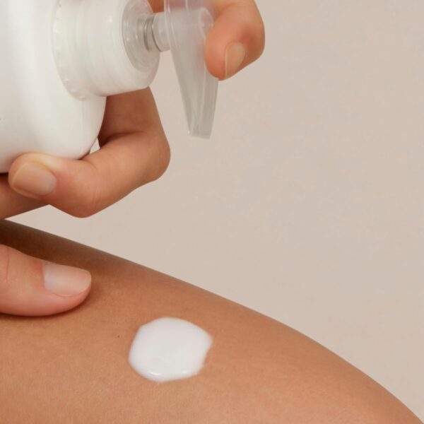 ISDIN Body Lotion Uradin10, 24 Hour Intense Hydration, 10% Urea, Fast Absorbing, Dermatologically Tested, 13.5 Fl Oz