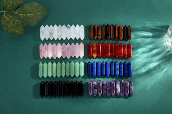 QINJIEJIE 20PCS Amethyst Crystals Wands Stones Set Healing Crystal Points Bulk Gemstones Hexagonal Polished Gems Natural Reiki Stone for Energy Balancing Meditation Witchcraft Gifts