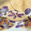 QINJIEJIE 20PCS Amethyst Crystals Wands Stones Set Healing Crystal Points Bulk Gemstones Hexagonal Polished Gems Natural Reiki Stone for Energy Balancing Meditation Witchcraft Gifts