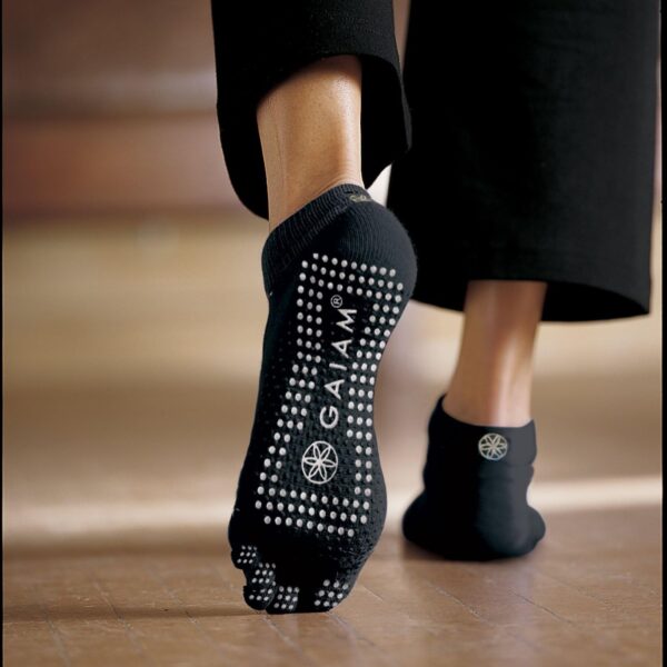 Gaiam Grippy Yoga Socks for Women & Men – Full Toe Non Slip Sticky Grip Accessories for Yoga, Barre, Pilates, Dance, Ballet