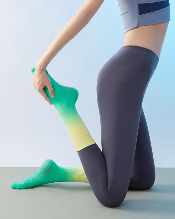 Pilates Girp Socks Cute Tie Dye Socks with Non Slip Grips for House Yoga Barre Hospital