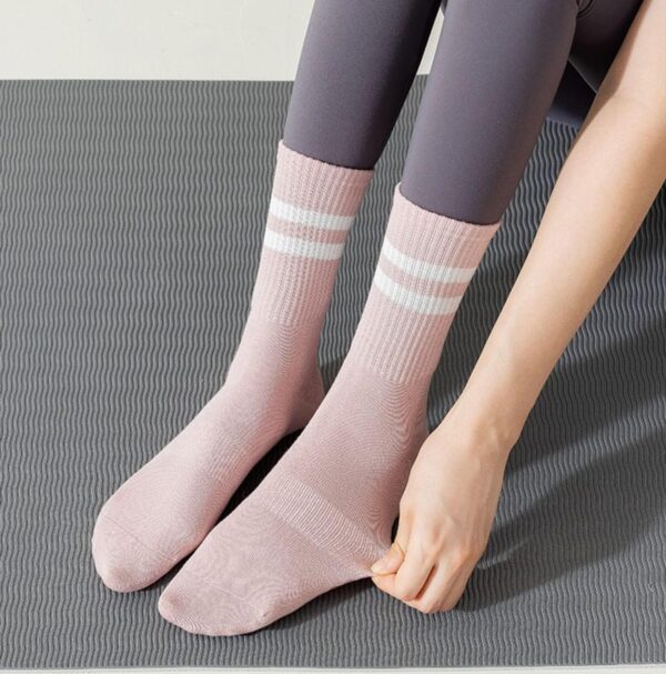 Tergy 8 Pairs Long Yoga Socks with Grip for Women Anti Skid Gripper Socks No Slip Socks for Pilates, Barre, Dance,Yoga