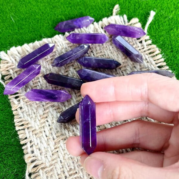 ZHIYUXI 20 Pcs Amethyst Crystal Healing Crystals and Stones Amethyst Gemstone Tumbled Polished Energy Reiki Healing Stones Crystal Wand Meditation Decor Gifts