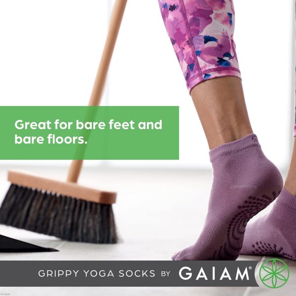 Gaiam Grippy Yoga Socks for Women & Men – Full Toe Non Slip Sticky Grip Accessories for Yoga, Barre, Pilates, Dance, Ballet